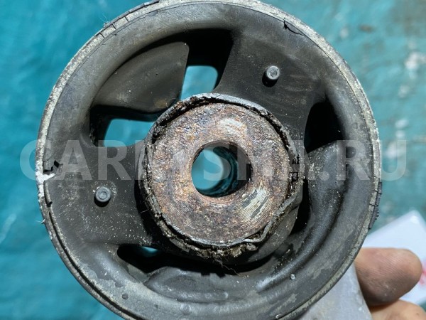 Опора двигателя задняя Honda CR-V III 2007-2012 Honda CR-V оригинальный номер 50890SWAA02