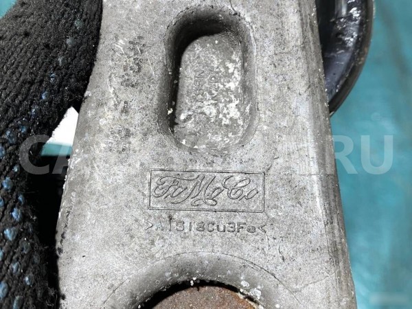 Натяжитель сервисного ремня нижний Land Rover Disc Land Rover Discovery оригинальный номер 1342047 / 4H2Q6A228BA