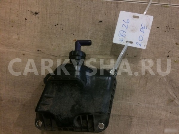 Крышка сапуна двигателя Мазда Mazda PE 2.0 sky Mazda 2 оригинальный номер PE0113570