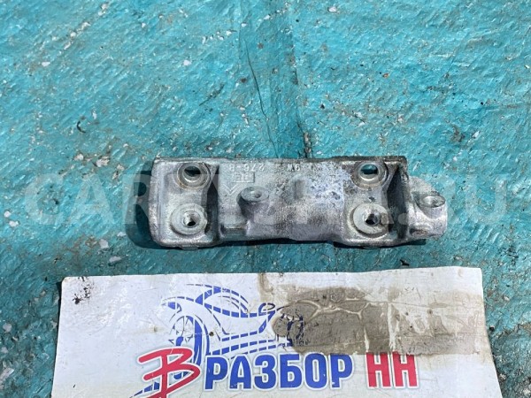 Кронштейн топливной рампы правый Jaguar XF I Jaguar XF оригинальный номер JDE10715