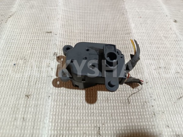 Моторчик заслонки отопителя Volvo S80 оригинальный номер EAM504