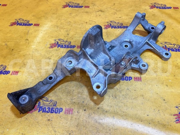 Кронштейн генератора Ford Kuga II (2012—2016) Ford Kuga оригинальный номер 1699676