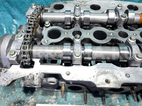 Головка блока Discovery III 2004-2009 2.7TD правая Land Rover Discovery оригинальный номер LR004062