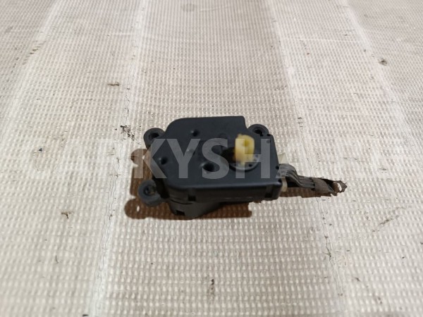 Моторчик заслонки отопителя Volvo S80 оригинальный номер EAM102