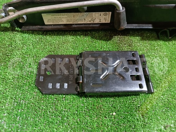 Домкрат Volkswagen Tiguan оригинальный номер 5N0011031