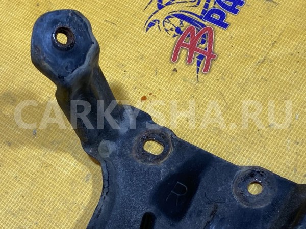 Кронштейн основного радиатора правый Honda CR-V 3 Honda CR-V оригинальный номер 74171SWAA00