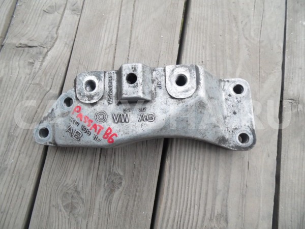Кронштейн АКПП Volkswagen Passat B6 (2005—2010) Volkswagen Passat оригинальный номер 1k0199117