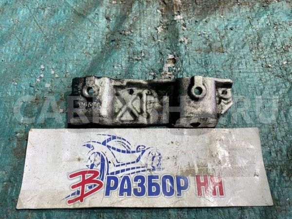 Кронштейн топливной рампы левый Jaguar XF Jaguar XF оригинальный номер JDE10715