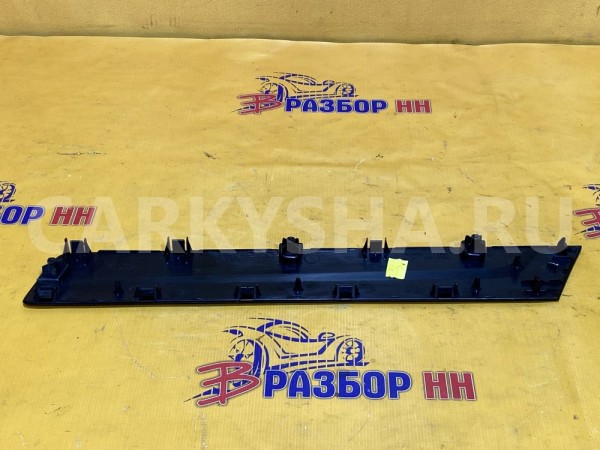 Накладка передней левой обшивки дери Honda CR-V 3 Honda CR-V оригинальный номер 83551SWWE31ZC