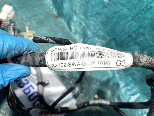 Проводка передней правой двери Honda CR-V 3 RE Honda CR-V оригинальный номер 32752SWAG00