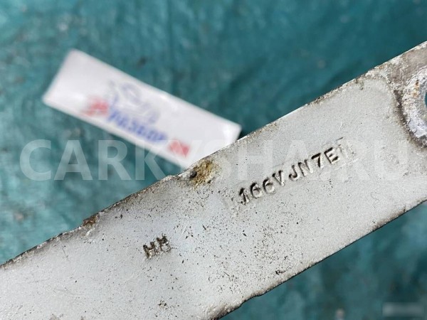 Петля капота правая Land Rover Discovery 3 Land Rover Discovery оригинальный номер BKB780021 / 4H2216537AA