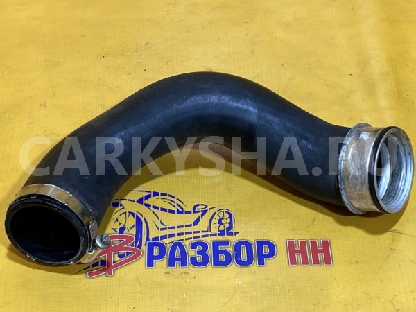 Патрубок интеркулера правый Volkswagen Tiguan 5N Volkswagen Tiguan оригинальный номер 5N0145834D