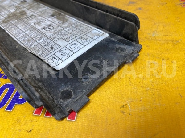 Крышка предохранителей Land Rover Discovery 3 Land Rover Discovery оригинальный номер YQH500130