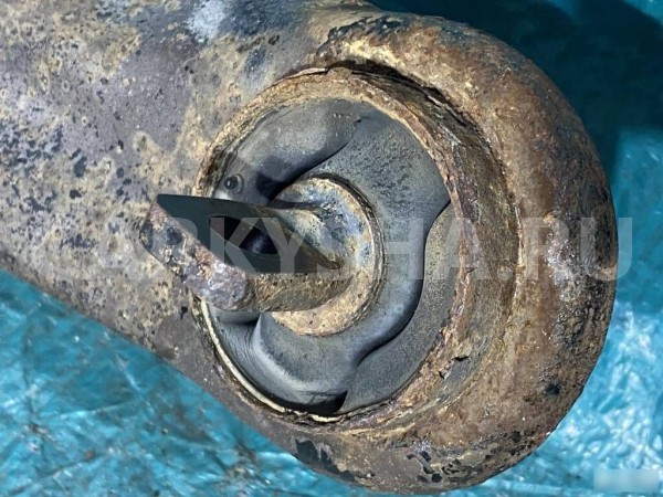 Кулак задний правый Mitsubishi Outlander XL CW5W Mitsubishi i оригинальный номер 4125A014